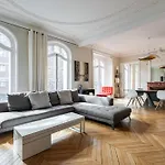 Veeve - Sun-Drenched Sophistication