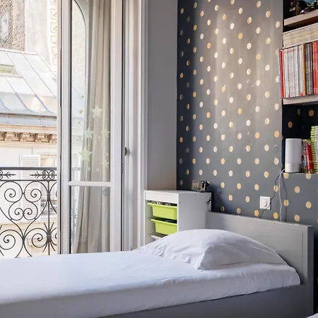 Veeve - Sun-drenched Sophistication Apartment Paris