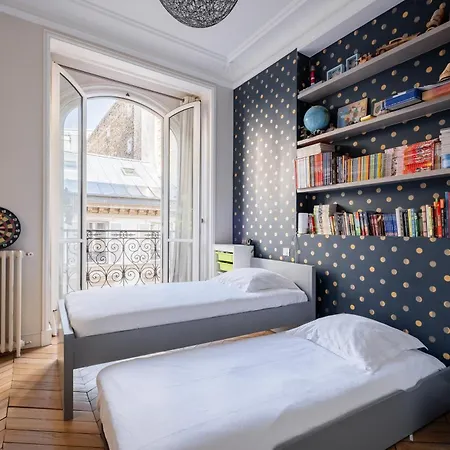 Veeve - Sun-drenched Sophistication Apartment