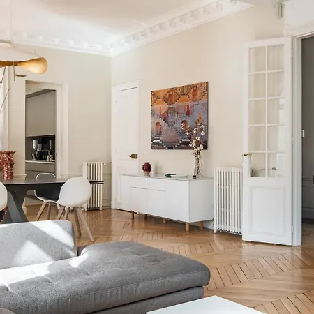 Veeve - Sun-drenched Sophistication Apartment