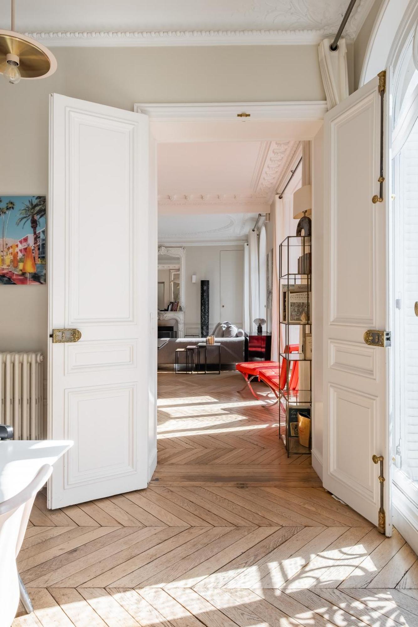 Veeve - Sun-drenched Sophistication Apartment Paris